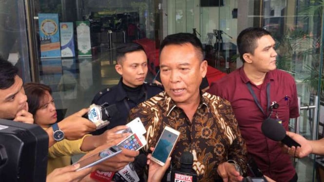 Mantan Wakil Ketua Komisi I DPR RI, TB Hasanuddin merampungkan pemeriksaan di kantor KPK, Kamis, 5 Juli 2018.