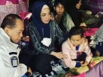 Syarief Hasan dan Ingrid Kansil mengunjungi korban gempa Cianjur.