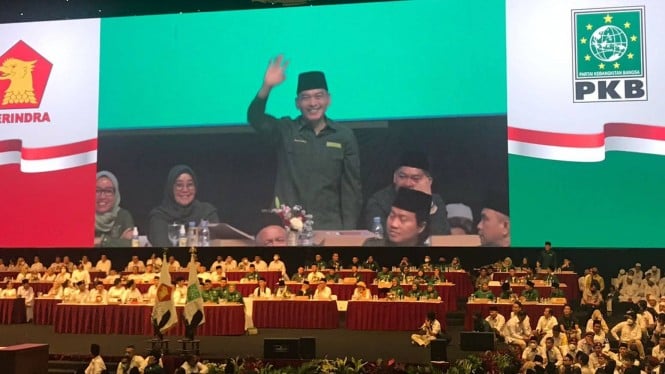 Daniel johan disapa Prabowo Subianto saat deklarasi Gerindra-PKB.