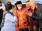 Ganjar Pranowo saat menjemput Ketum PDIP MegawatI Sukarnoputri.
