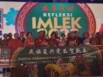 Ketua Umum PKB Muhaimin Islandar berfoto bersama dalam perayaan Imlek 2574 di Jakarta, Rabu, 18 Januari 2023.