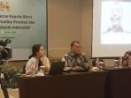 Ketua Komisi Pendataan Penelitian dan Ratifikasi Dewan Pers Atmaji Sapto Anggoro (tengah) dalam diskusi di Medan, Sumut, Selasa, 7 Februari 2023.