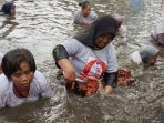 Lomba Tangkap Ikan oleh Relawan Puan di Majalengka