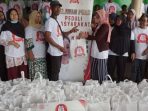 Relawan Puan Berbagai Sembako di Kabupaten Subang