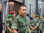 KSAD Jenderal TNI Dudung Abdurachman usai Rapat Pimpinan TNI AD Tahun Anggaran 2023 di Markas Besar Angkatan Darat, Jakarta, Jumat, 10 Februri 2023.