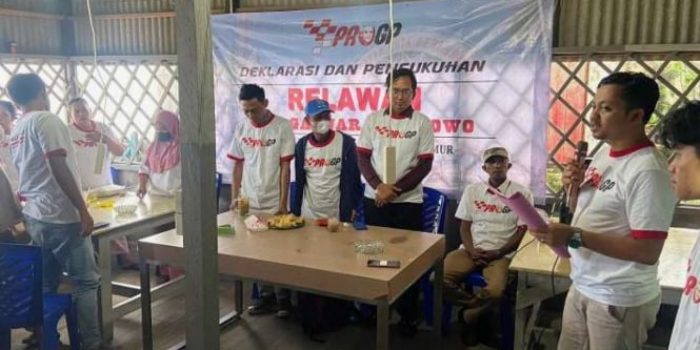 Ketua Umum Kornas Relawan Pro Ganjar Pranowo (ProGP) Benny Kisworo mengukuhkan Korwil dan 10 Korda Relawan ProGP se-Kalimantan Timur di Kota Balikpapan, Kalimantan Timur, Senin, 2 Februari 2023.