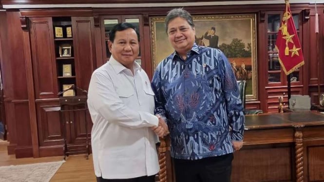 Ketum Golkar Airlangga Hartarto bertemu dengan Ketum Gerindra Prabowo Subianto.