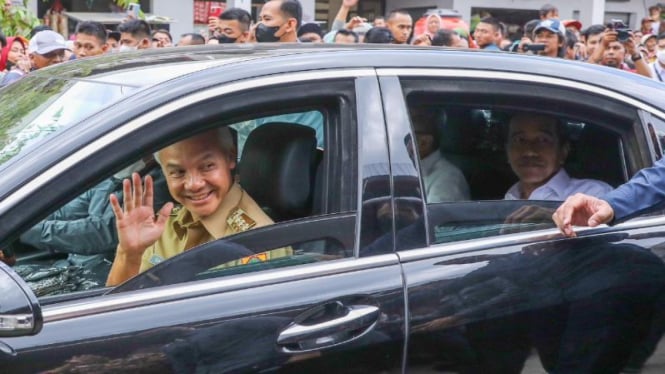 Gubernur Jateng Ganjar Pranowo satu mobil dengan Presiden Jokowi saat di Boyolali.