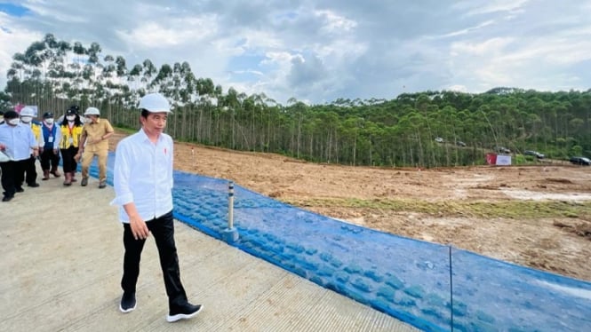 Presiden Jokowi tinjau pembangunan infrastruktur di IKN