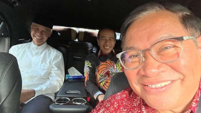 Presiden Jokowi bersama capres PDIP Ganjar Pranowo satu mobil