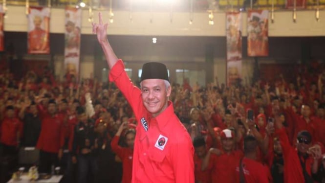 Bakal capres Ganjar Pranowo menghadiri konsolidasi kader PDIP Jawa Barat