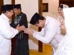 Ketua Umum Partai Gerindra Prabowo Subianto bersalaman dengan Kaesang Pangarep saat Lebaran lalu di Solo, Jawa Tengah.