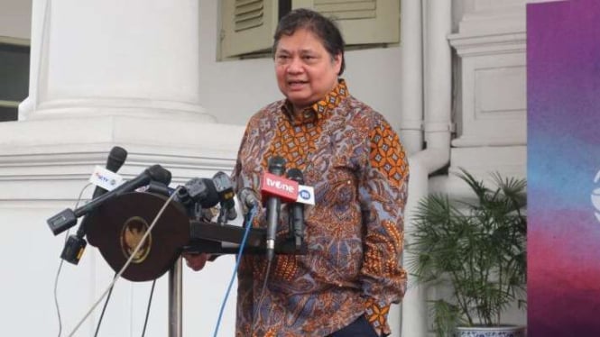 Menteri Koordinator Bidang Perekonomian sekaligus Ketua Umum Partai Golkar Airlangga Hartarto memberikan keterangan pers di Istana Kepresidenan, Jakarta, Rabu, 3 Mei 2023.