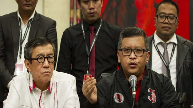 Sekjen PDIP Hasto Kristiyanto didampingi Ketua DPP Bidang Hukum Yasonna Laoly