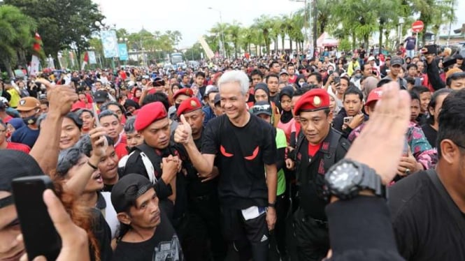 Gubernur Jawa Tengah Ganjar Pranowo olahraga di CFD Jember