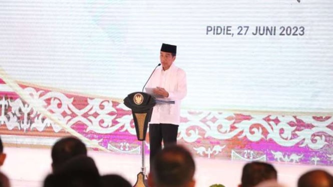 Presiden Joko Widodo saat melucurkan program penyelesaian non-yudisial pelanggaran HAM berat masa lalu di Indonesia di Rumoh Geudong, Gampong Bili Aron, Kabupaten Pidie, Aceh, Selasa, 27 Juni 2023.